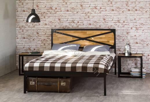 Łóżko drewniane z ramą metalową "Loft 3" z jednym szczytem